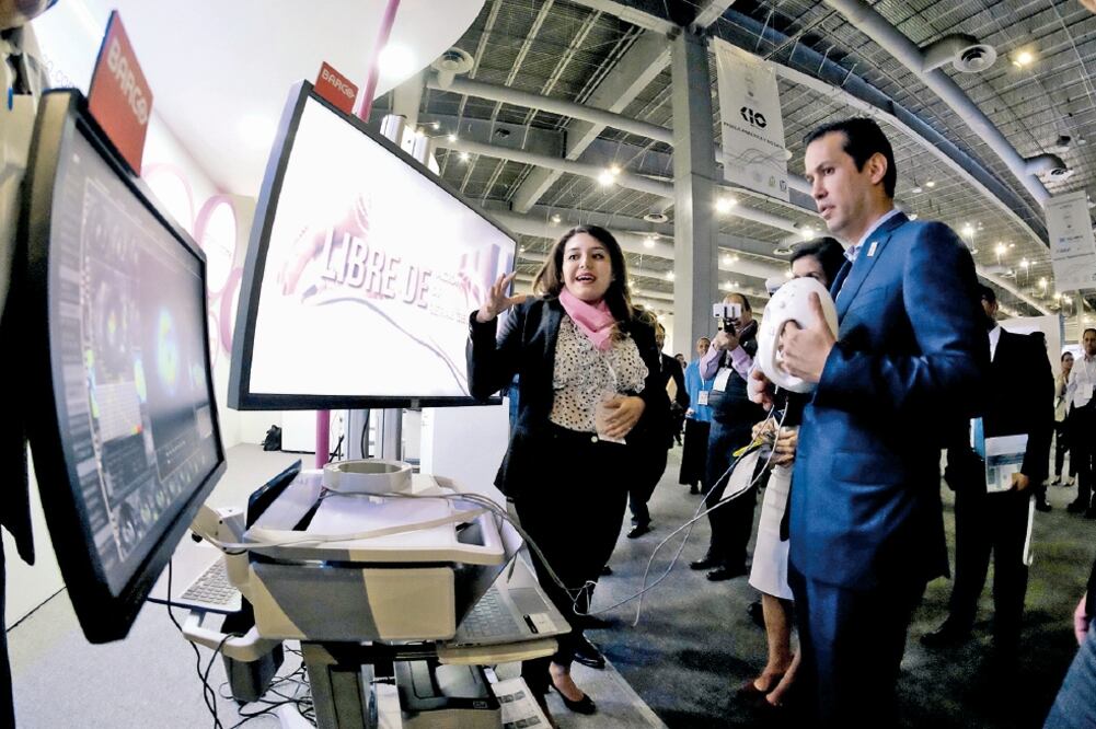 Tuffic Miguel Ortega, director general del IMSS, supervisa trabajos innovadores en la institución (IMSS)