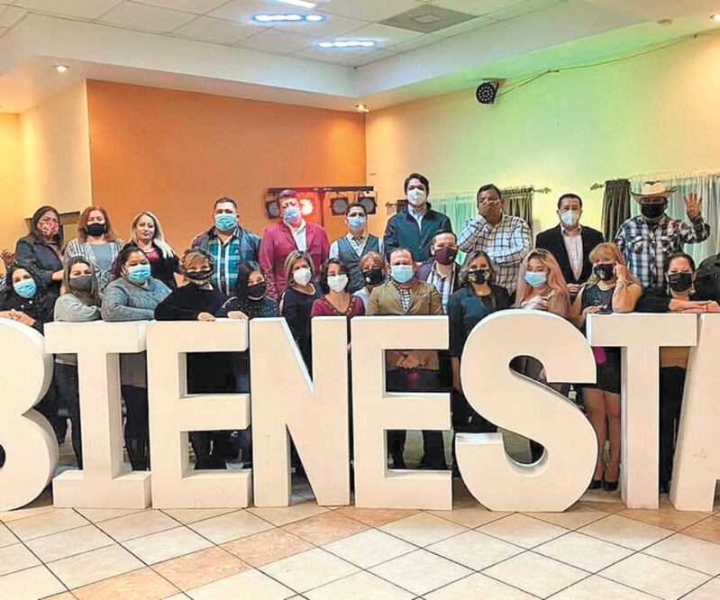 Más de 30 empleados de Bienestar se reunieron para celebrar una posada en la que hubo rifa de regalos y cena. Foto: ESPECIAL