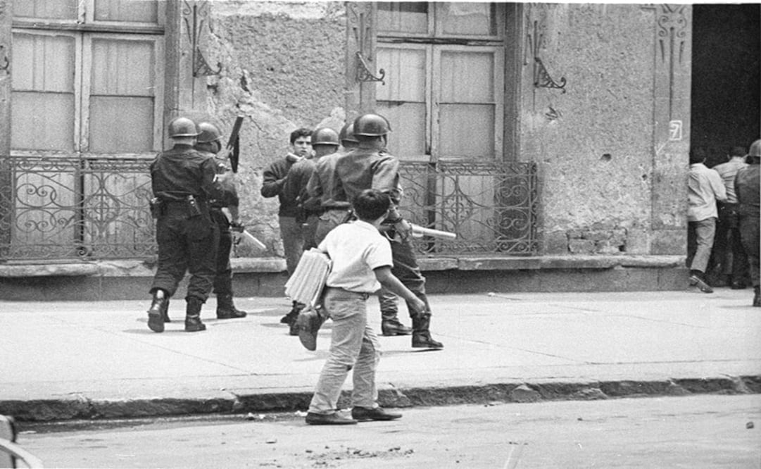 Fotografía en la que aparece el ex presidente Ernesto Zedillo en 1968. Elías Chávez. Archivo/EL UNIVERSAL