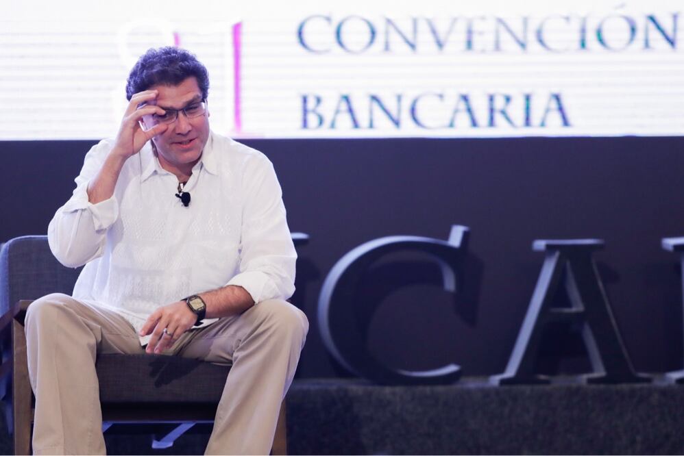 Armando Ríos Piter en su participación en la 81 Convención Bancaria de la Asociación de Bancos de México (Foto: Iván Stephens / El Universal)