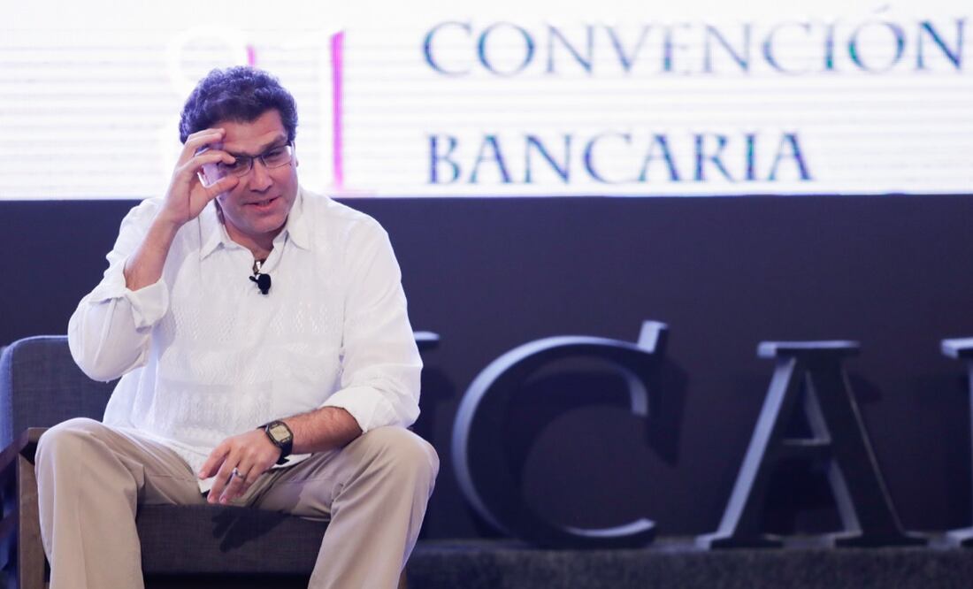 Armando Ríos Piter en su participación en la 81 Convención Bancaria de la Asociación de Bancos de México (Foto: Iván Stephens / El Universal)