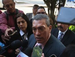 Representantes de transportistas y autoridades capitalinas se reúnen para analizar aumento a tarifas