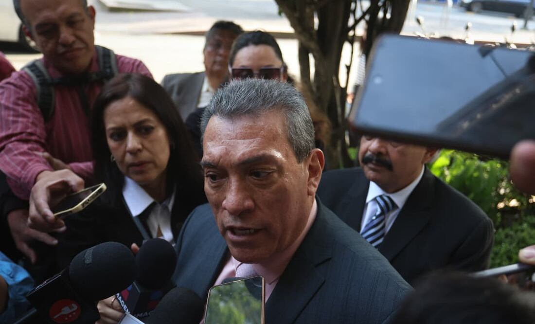 El líder del Frente Amplio de Transportistas (FAT), Francisco Carrasco confía que haya un incremento homologado al Estado de México de 14 pesos. (Foto: Luis Camacho/ EL UNIVERSAL)