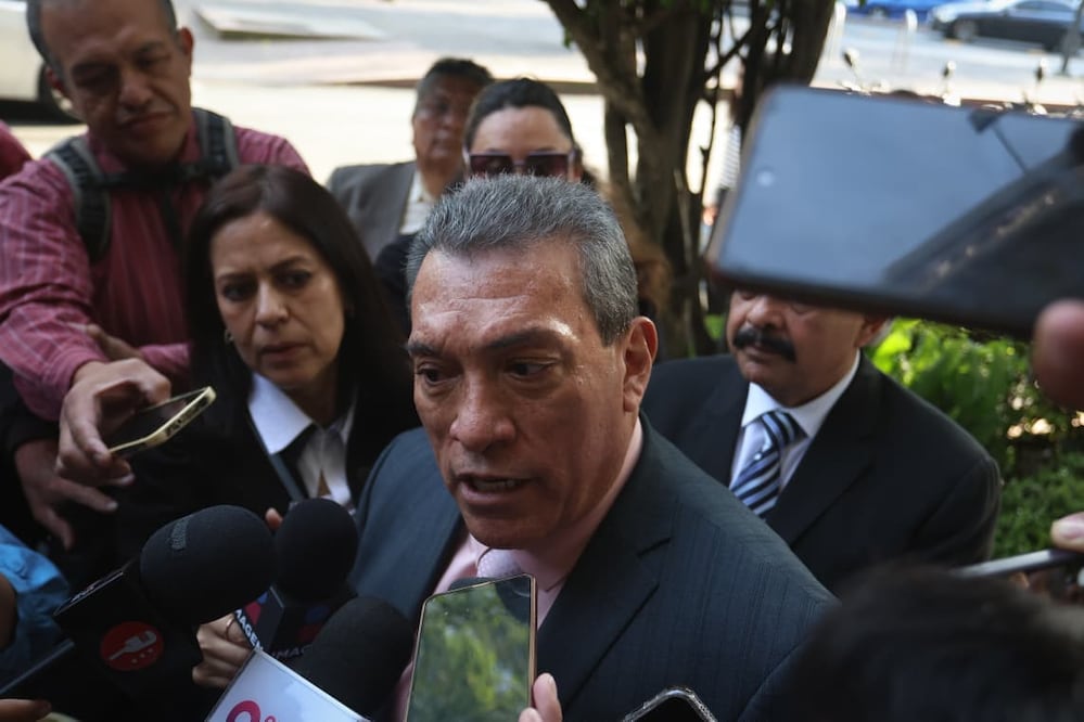 El líder del Frente Amplio de Transportistas (FAT), Francisco Carrasco confía que haya un incremento homologado al Estado de México de 14 pesos. (Foto: Luis Camacho/ EL UNIVERSAL)