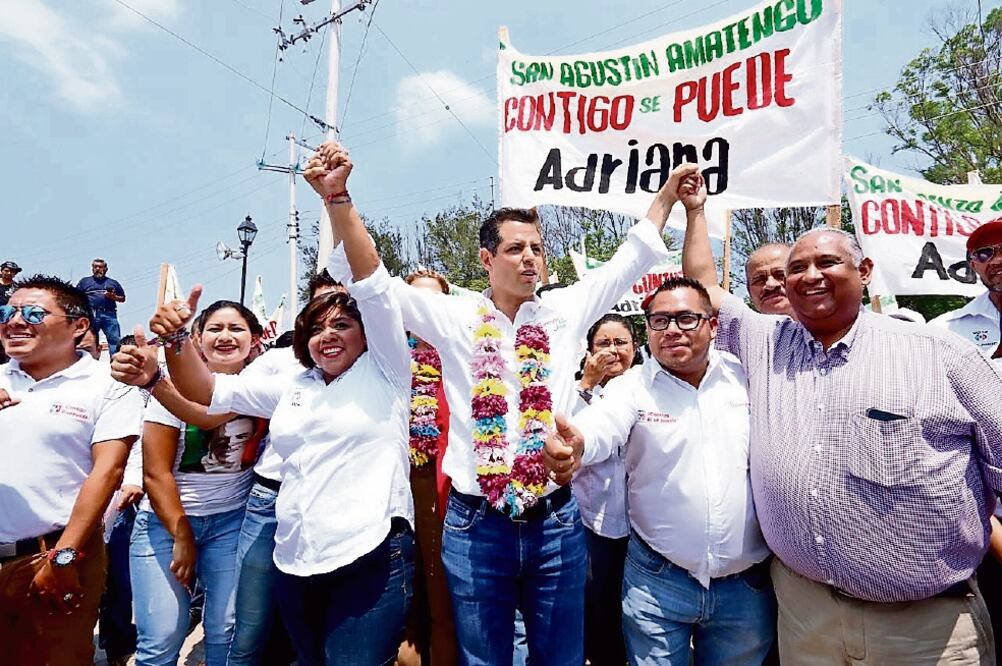 Ante militantes y simpatizantes que le aseguraron su voto, Murat Hinojosa recorrió las calles de las regiones de Oaxaca ante el cierre de las campañas políticas y los próximos comicios el domingo 5 de junio (ESPECIAL)