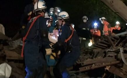 Rescatan ilesa a bebé de escombros en Japón