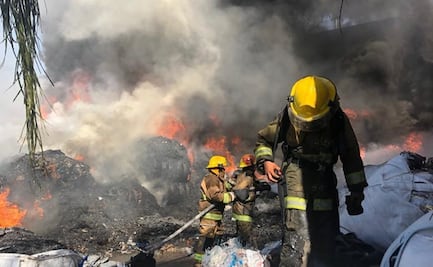 Incendio de recicladora en León deja 86 familias desalojadas