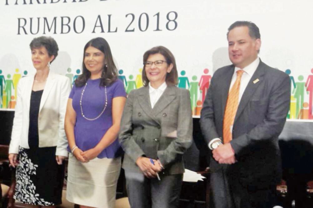 En el Seminario “Ruta al 2018: Paridad de Género y Metodología de Bloques”, Santiago Nieto dijo que es importante que la equidad se dé en el ejercicio del poder y se deben distribuir los municipios donde haya posibilidad de triunfo (TOMADA DE TWITTER)