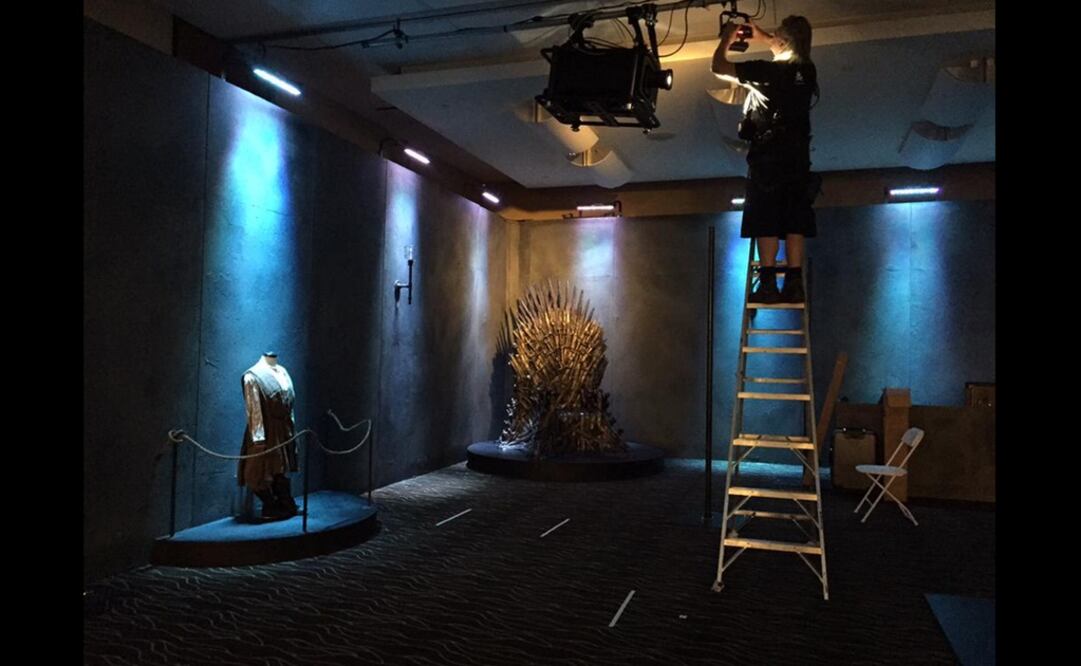 En la muestra, el visitante puede contemplar maquetas de dragones, trajes de princesas, espadas de reyes y monstruos gigantes. FOTO: Twitter @GameOfThrones