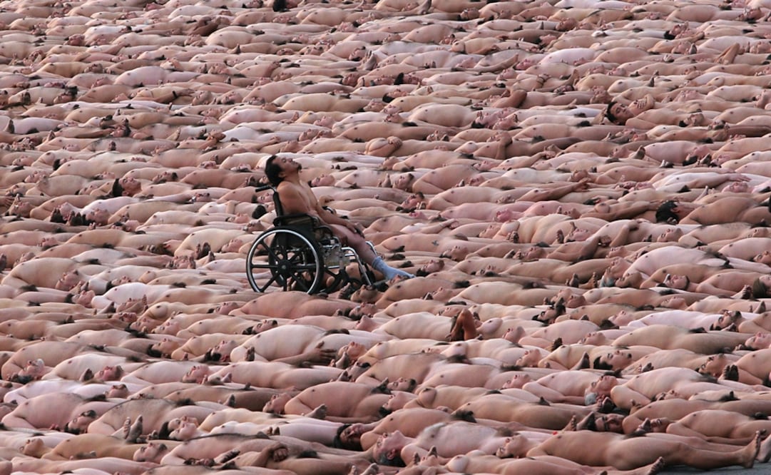 Aspecto de la instalación que Spencer Tunick hizo hace más de 10 años para una fotografía en el Zócalo de la Ciudad de México. Foto: Lucía Godínez / Archivo El Universal