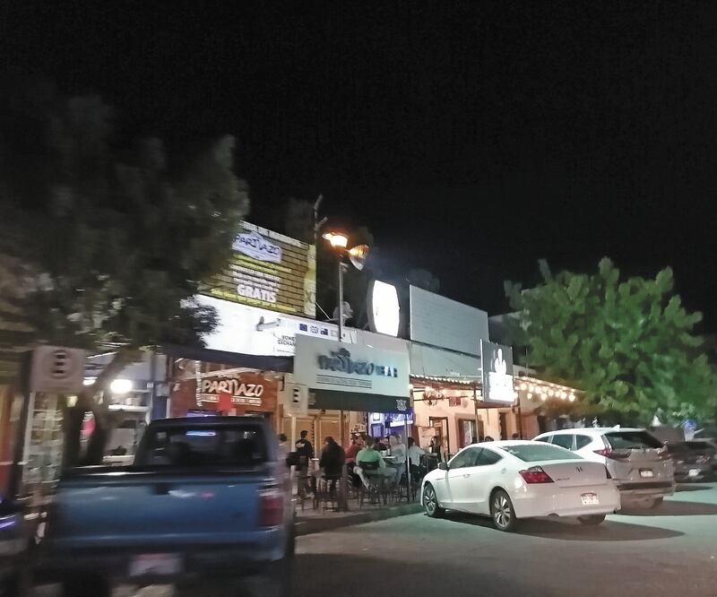 Sin vida nocturna. En Los Cabos, La Paz y Comondú las autoridades impusieron el cierre de bares, casinos y cines. GLADYS NAVARRO. EL UNIVERSAL