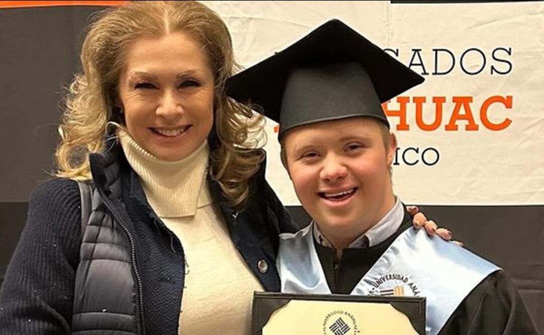 Leticia Calderón celebra el logro de su hijo Luciano.