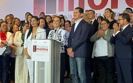 Sheinbaum da la bienvenida a los senadores electos del PRD, que se integran a la bancada de Morena en el Senado