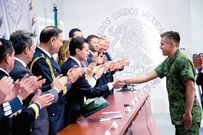 EPN reconoce el apoyo irrestricto del Estado Mayor