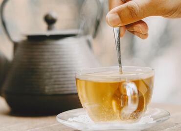 ¿Es recomendable beber canela con miel en ayunas? Te decimos