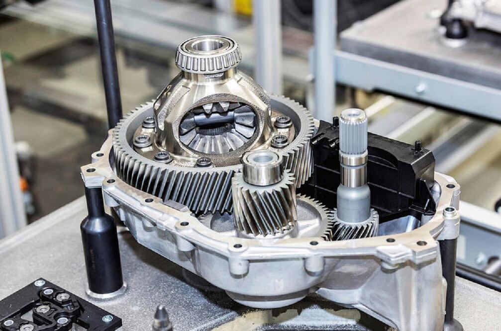 Cómo funciona la transmisión de un auto eléctrico o híbrido