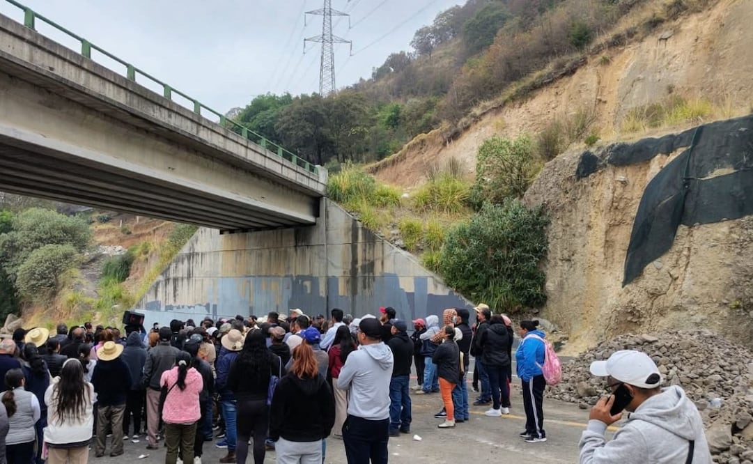 Mantienen bloqueo de autopista Naucalpan-Toluca. Foto: especial