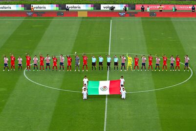 Chivas y Lobos rinden homenaje a rescatistas y victimas del sismo 