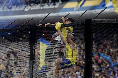 "Penalti" contra deudores de pensión alimentaria en Argentina; les restringen acceso a los estadios de futbol