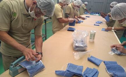 Reclusos de CDMX elaboran cubrebocas para hacerle frente al coronavirus