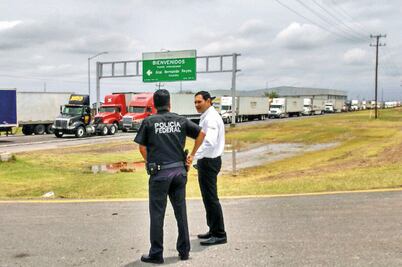 Por cierre de puente 3 en Nuevo Laredo, crece tráfico en puente Colombia en NL