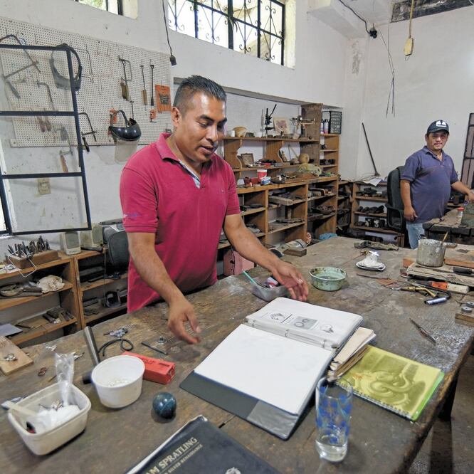 El estadounidense William Spratling impulsó la platería en Taxco, donde organizó a los verdaderos maestros y fundó el primer taller, dice cronista. Fotos: SALVADOR CISNEROS