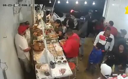 ¡Con los taqueros no! Asaltan taquería en Naucalpan con todo y golpes