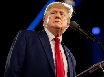 Libro revela fotos de notas oficiales que Trump supuestamente tiró al inodoro