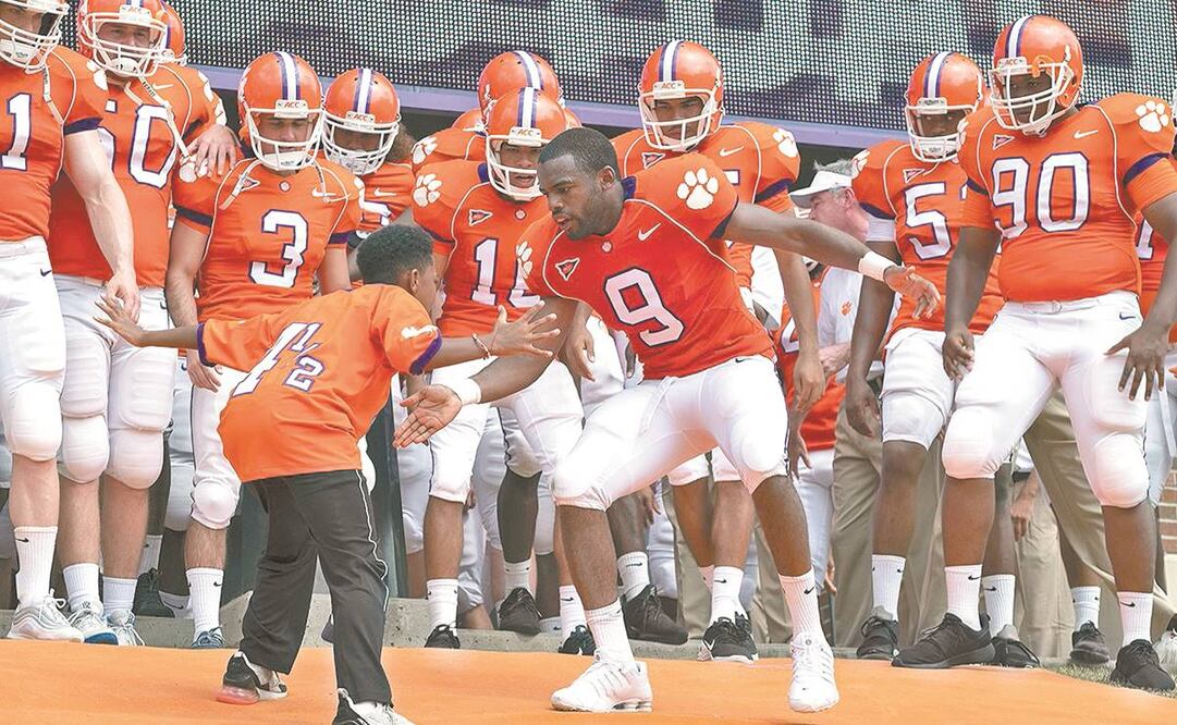 Se narra la vida de Ray, joven universitario en Clemson (Carolina del sur), quien se queda con la custodia de su hermano Fahmarr mientras su madre se recuperaba en un centro de su adicción a las drogas. Foto: DISNEY