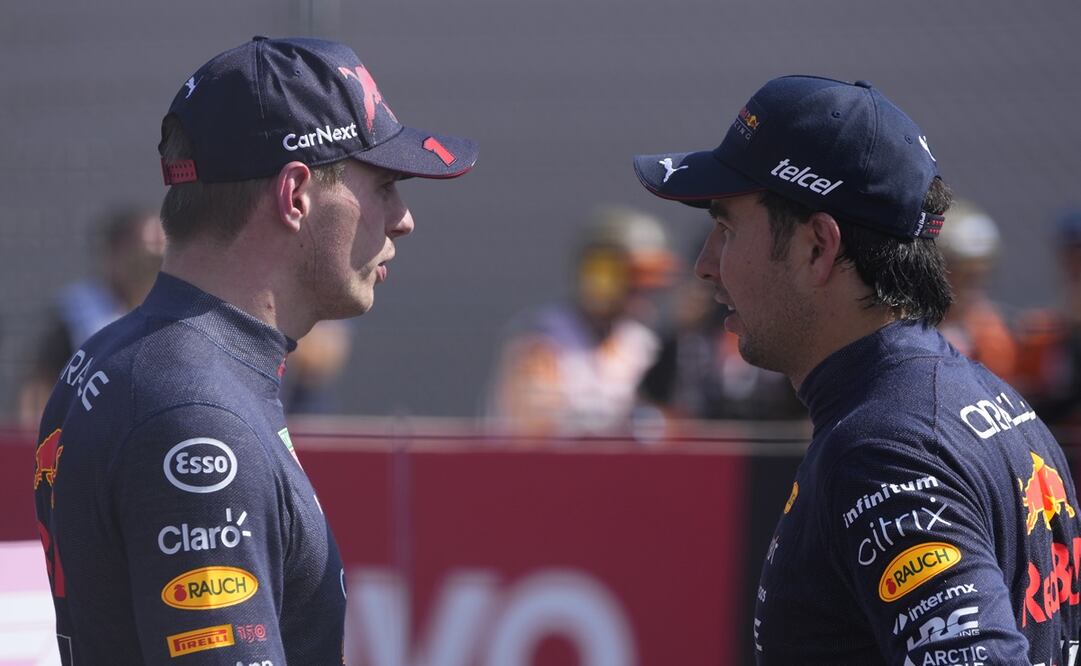 Max Verstappen y Checo Pérez, pilotos de Red Bull - FOTO: AP
