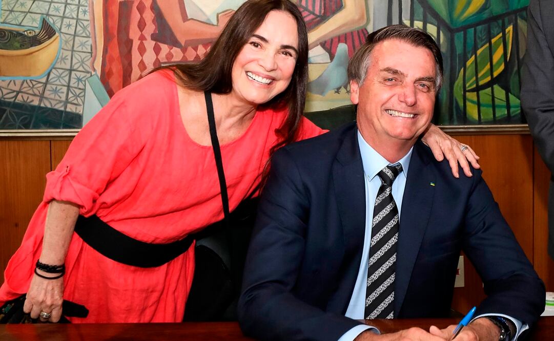 La actriz Regina Duarte y el presidente de Brasil, Jair Bolsonaro. Foto: AFP 
