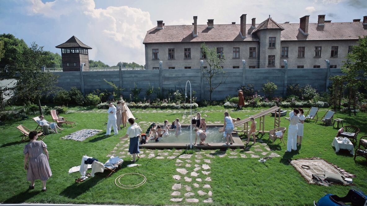 La película nominada a cinco premios Oscar retrata la historia de una familia alemana que es indiferente al Holocausto mientras este sucede. Foto: Diamond Films