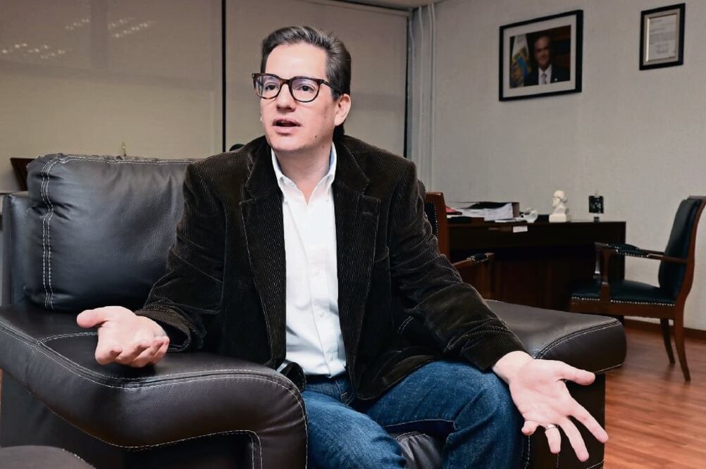 El secretario señaló que persiste el desinterés de la Federación para crear un comité que dé seguimiento al uso que se dará a los terrenos del aeropuerto capitalino cuando éste se mude al Edomex (ARIEL OJEDA. EL UNIVERSAL)