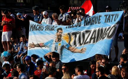 Messi atiende a aficionados, otros seleccionados no