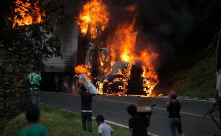 Clashes erupt between normalistas and police in Michoacán