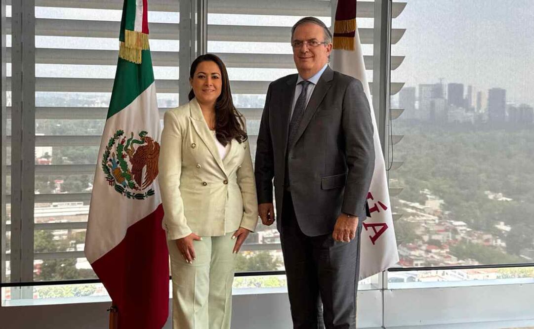 Tere Jiménez, gobernadora de Aguascalientes en reunión con Marcelo Ebrard, secretario de Economía este 26 de agosto / [Foto: Especial]