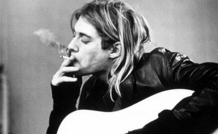 FOTOS: Guitarra destrozada por Kurt Cobain se vende en subasta
