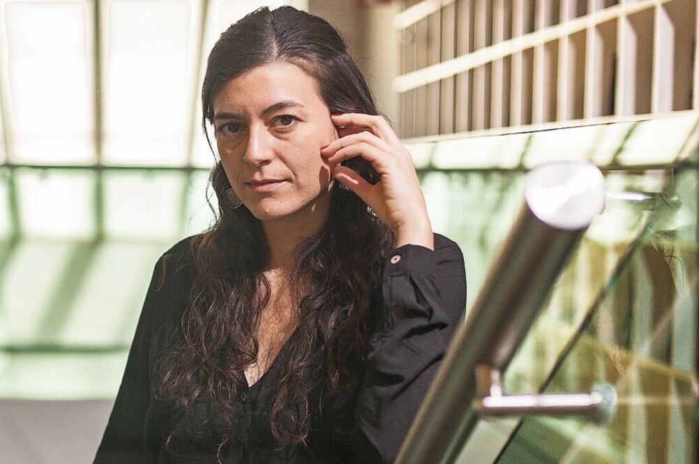 La narradora argentina estuvo en México promocionando el libro publicado por Páginas de Espuma (GERMÁN ESPINOSA. EL UNIVERSAL)