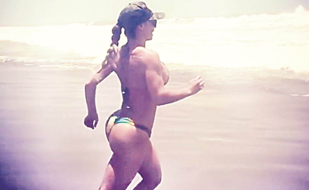 La bailarina, en cámara lenta, muestra su cuerpo. (CAPTURA INSTAGRAM)