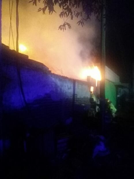 Se incendia casa en Valle de Chalco; almacenaban cajas de madera