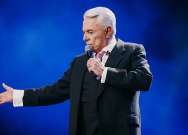 Captan momento en que una mujer le grita "abusador sexual" a Enrique Guzmán