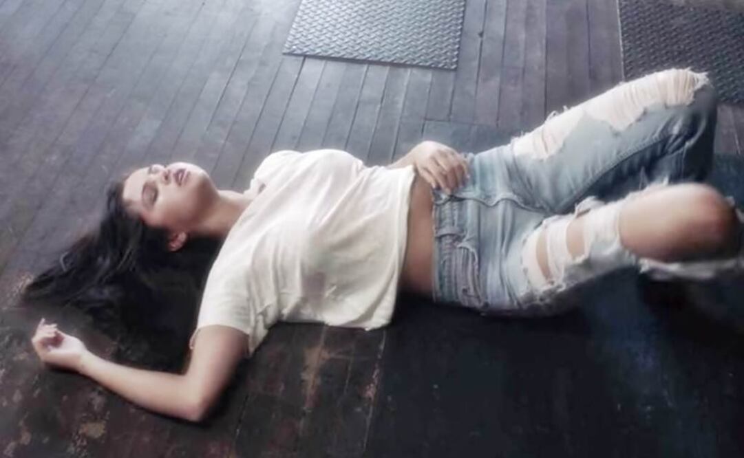  On her video for 'Good for you' the brassiere is also clearly absent. (Photo: Taken from YouTube) 