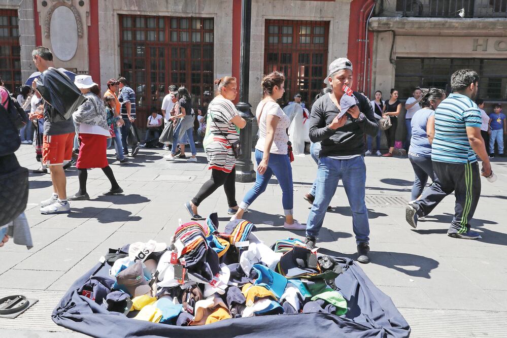 El poder de un comerciante se mide por la fuerza o diálogo que tengan con otros colindantes de las calles, las esquinas. Hay quienes se guían por conveniencia y apuesta al apoyo de un partido. (JUAN CARLOS REYES. EL UNIVERSAL)