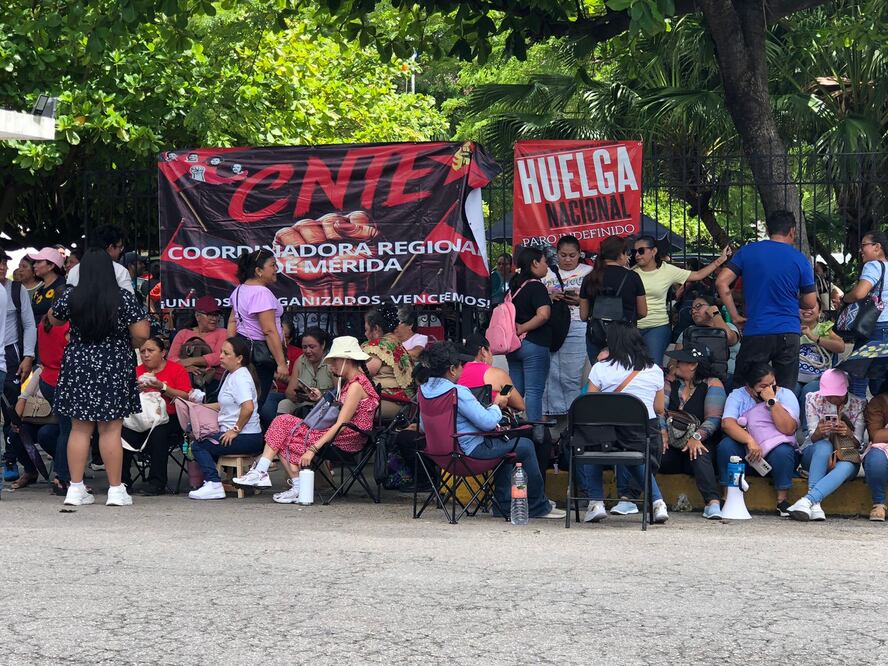 Maestros de Yucatán,  integrantes de la CNTE, realizaron nuevas movilizaciones con la intención de lograr acuerdos con el gobierno del estado. (Foto: especial)