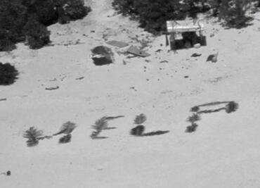 Los 3 náufragos rescatados en una isla desierta tras escribir HELP en la arena de una playa