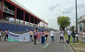 Familiares de víctimas de feminicidio bloquean Calzada Ignacio Zaragoza; exigen justicia y rechazan liberación de sentenciados