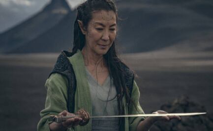 ¿Qué ver?: Michelle Yeoh mantiene encendido el fuego de la fantasía oscura 