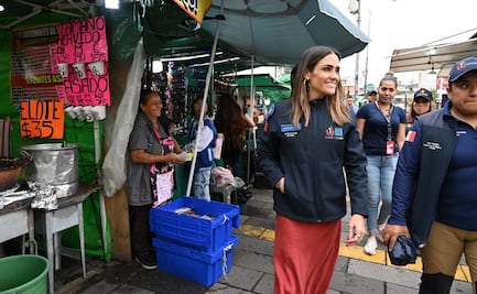 Alcaldía Cuauhtémoc retira comercio de vía publica en inmediaciones del Metro Buenavista; realizan labores de limpieza 