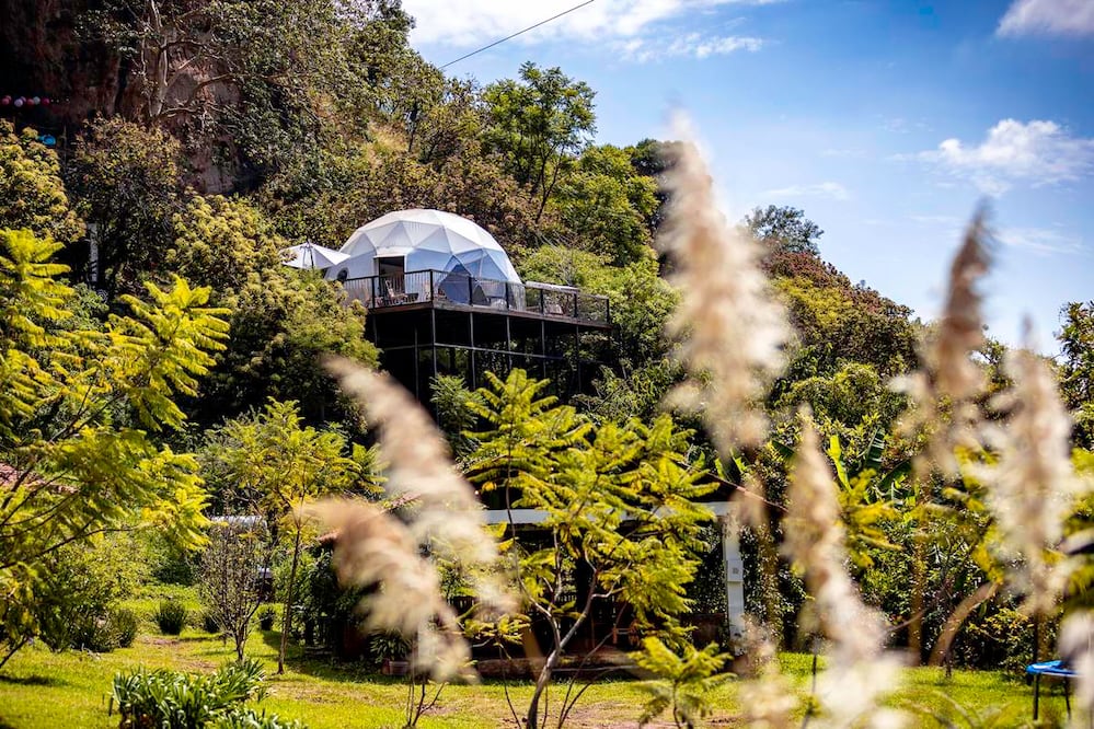 Uno de los domos de glamping. Foto: Malikualli