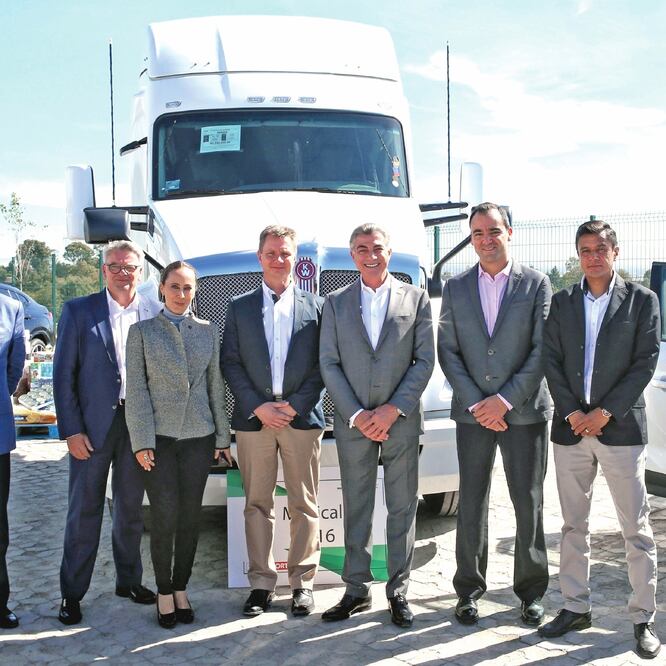 En la inauguración del corporativo Schneller Logistic, Antonio Gali aseguró que su administración dará todo tipo de facilidades para abrir nuevos negocios. (ESPECIAL)